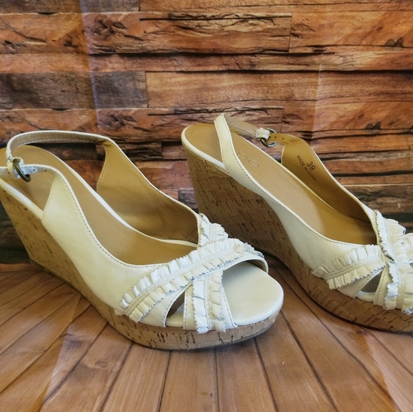 Sandal - Picture 2 of 6